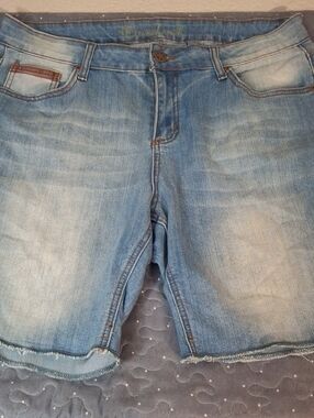 New Directions Weekend Light Wash Denim Flag Shorts size 16